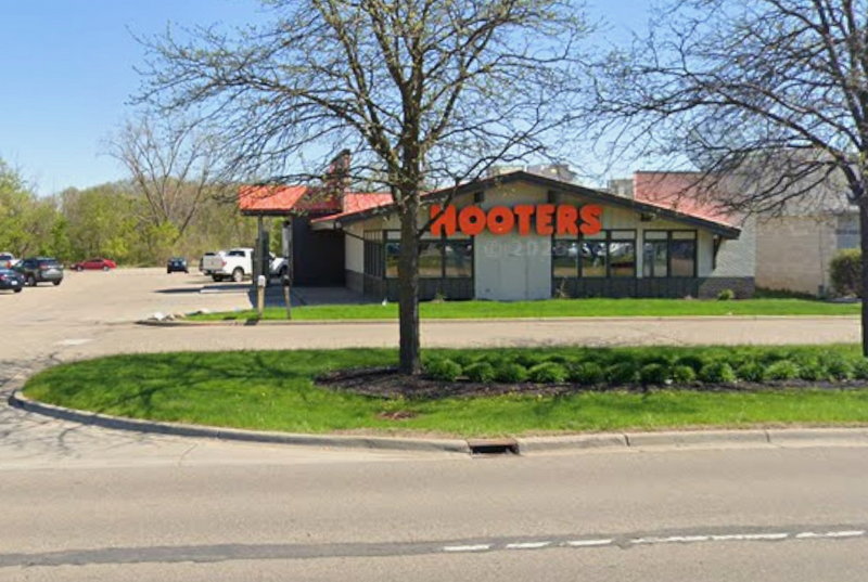 Hooters - Flint - 3415 Miller Rd